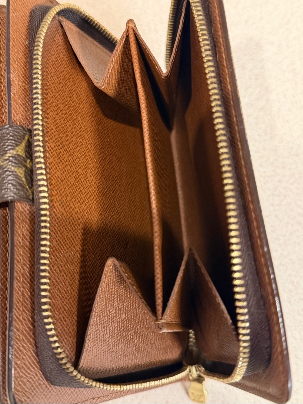 Louis Vuitton Monogram Porte-Papier Zippe Wallet. - Picture 13 of 13